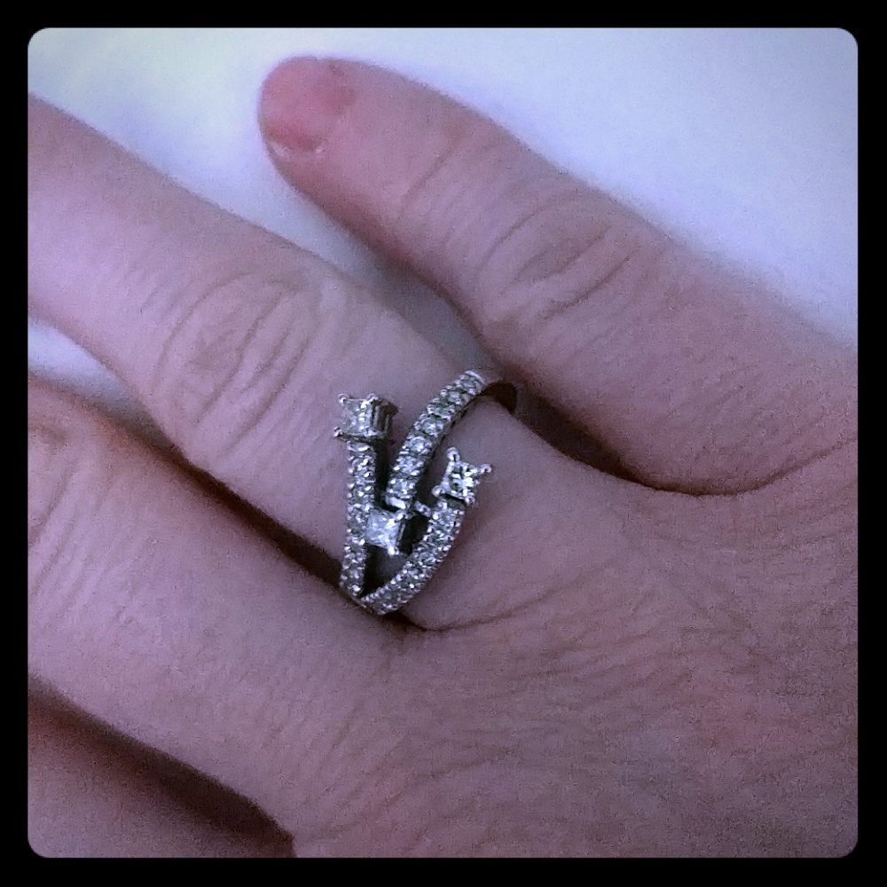 14kt white gold diamond ring